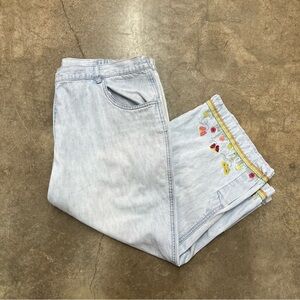 Vintage Plus Size Light Wash Cropped Jeans with Floral and Butterfly Accent “16”